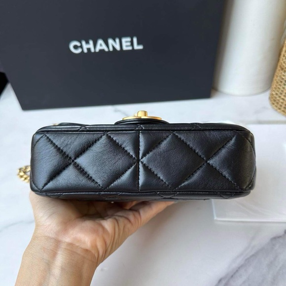 ❌SOLD❌C H AN E L quilted lambskin mini flap bag ghw and enamel CC 2022 22P - Picture 2 of 5